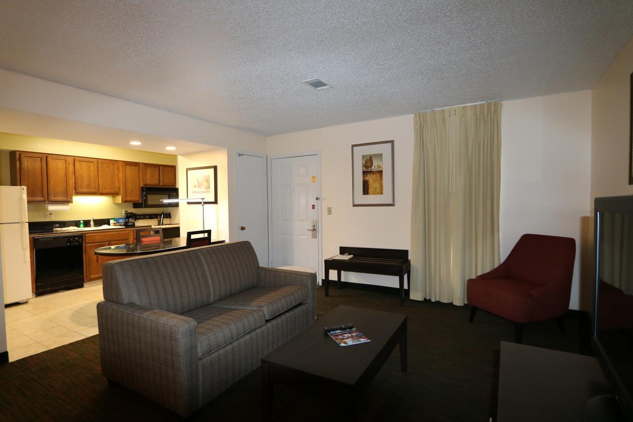 Fairbridge Inn & Suites - Akron Copley Township - West Room photo