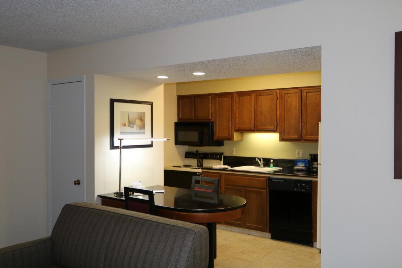 Fairbridge Inn & Suites - Akron Copley Township - West Room photo