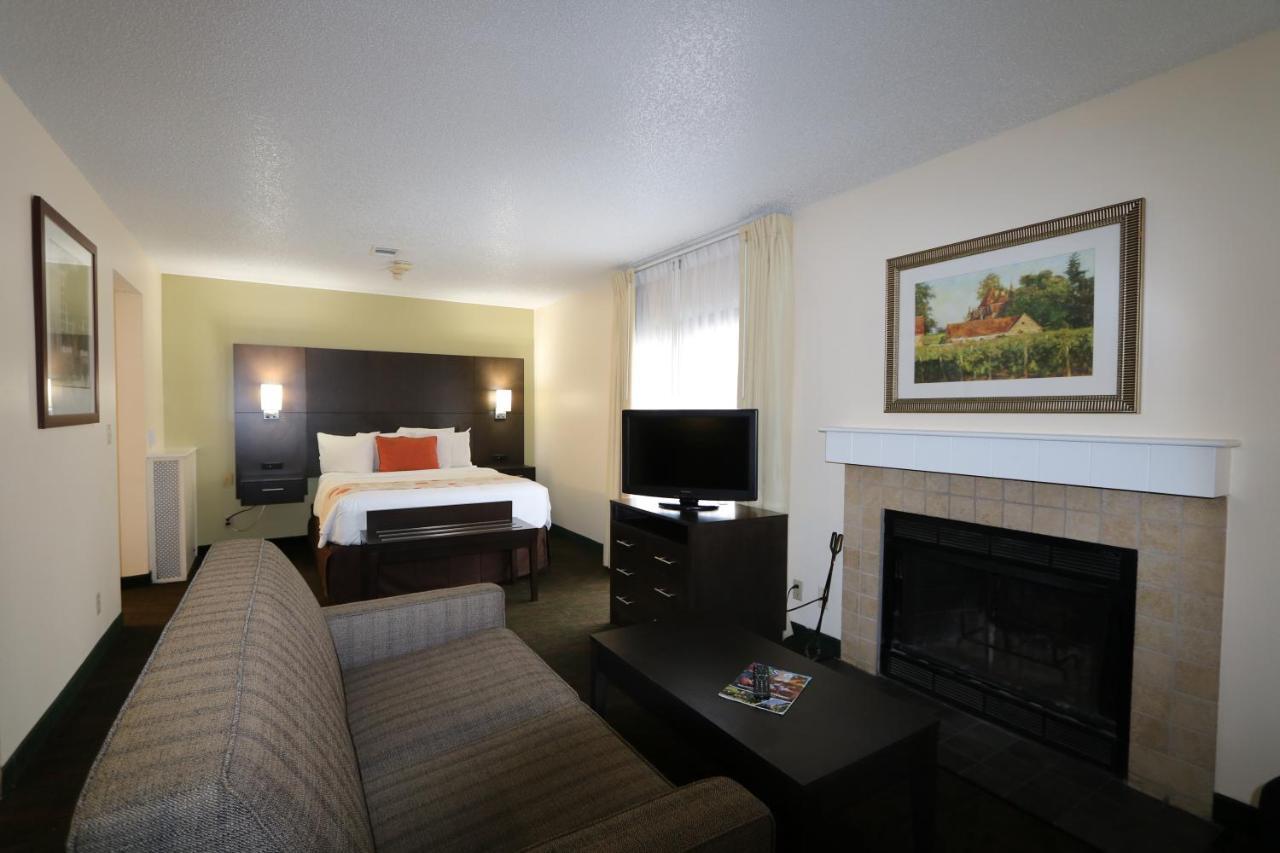 Fairbridge Inn & Suites - Akron Copley Township - West Room photo