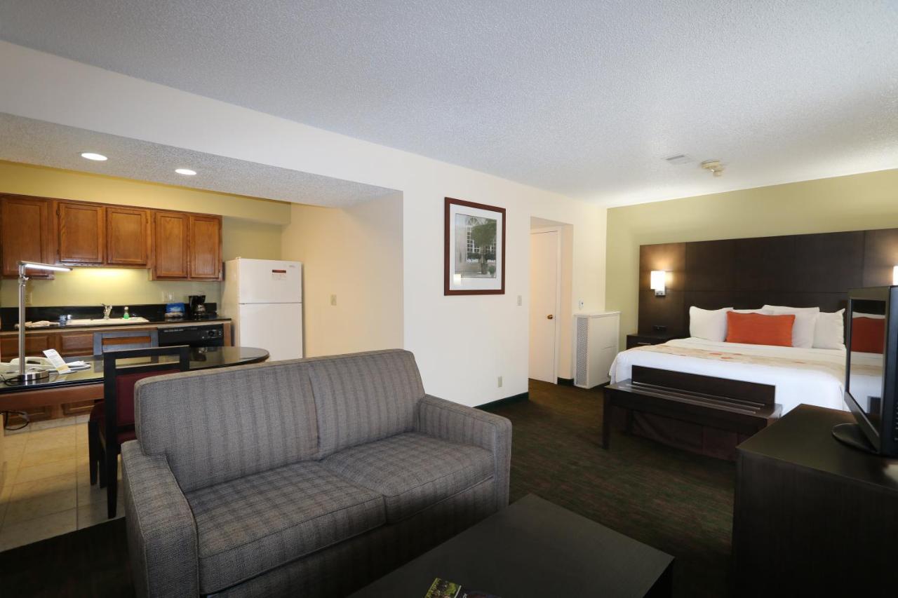 Fairbridge Inn & Suites - Akron Copley Township - West Room photo