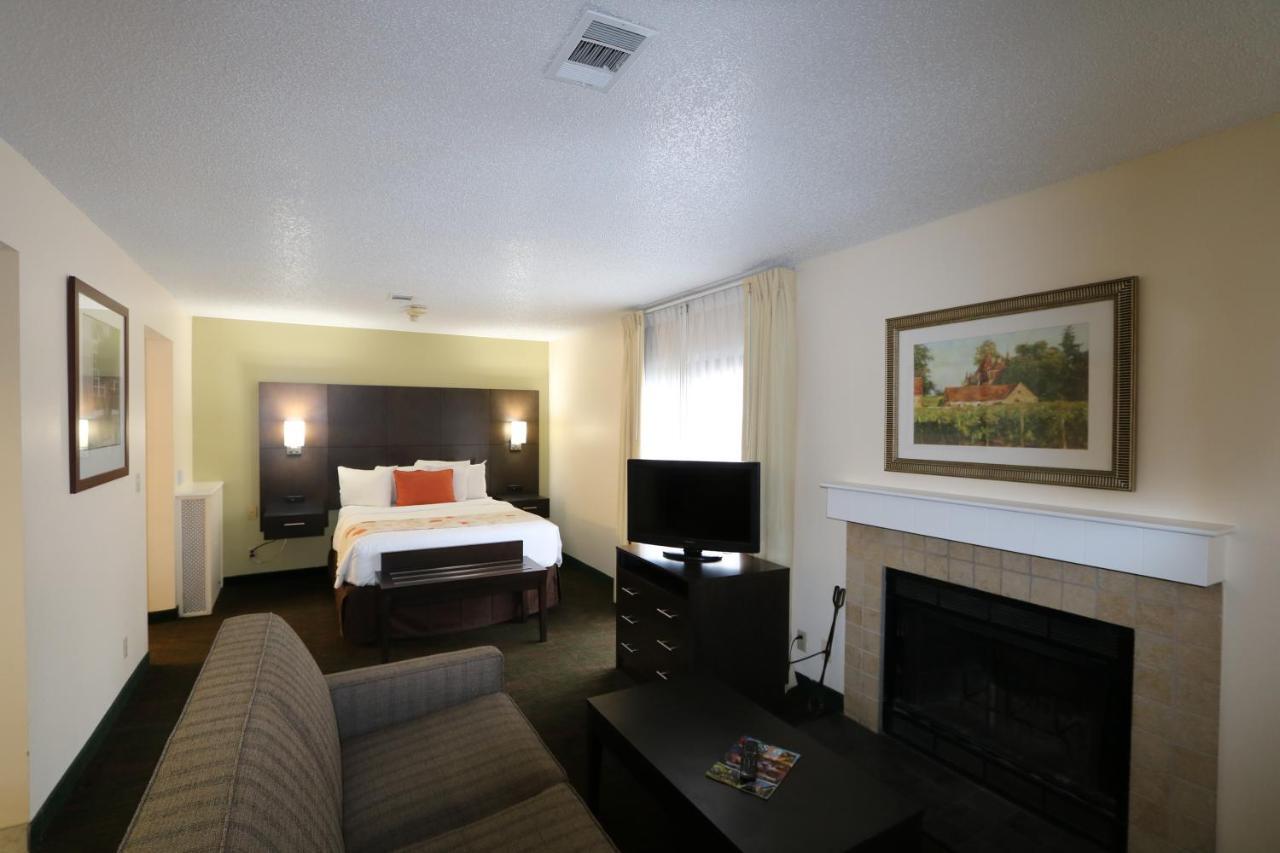 Fairbridge Inn & Suites - Akron Copley Township - West Room photo